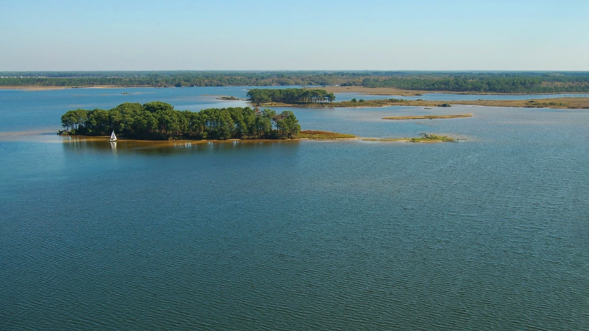 Vue aerienne du lac de Lacanau