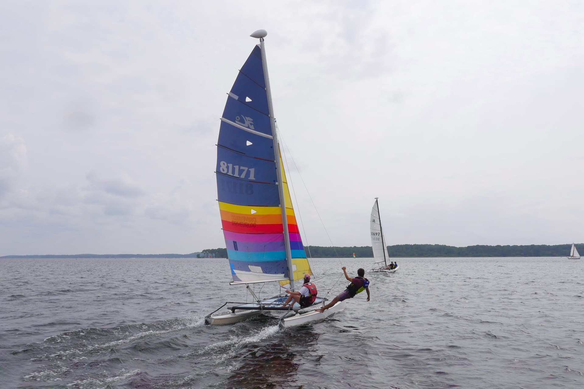 Catamaran de location de la cabane Chamoulou sur le lac de Lacanau