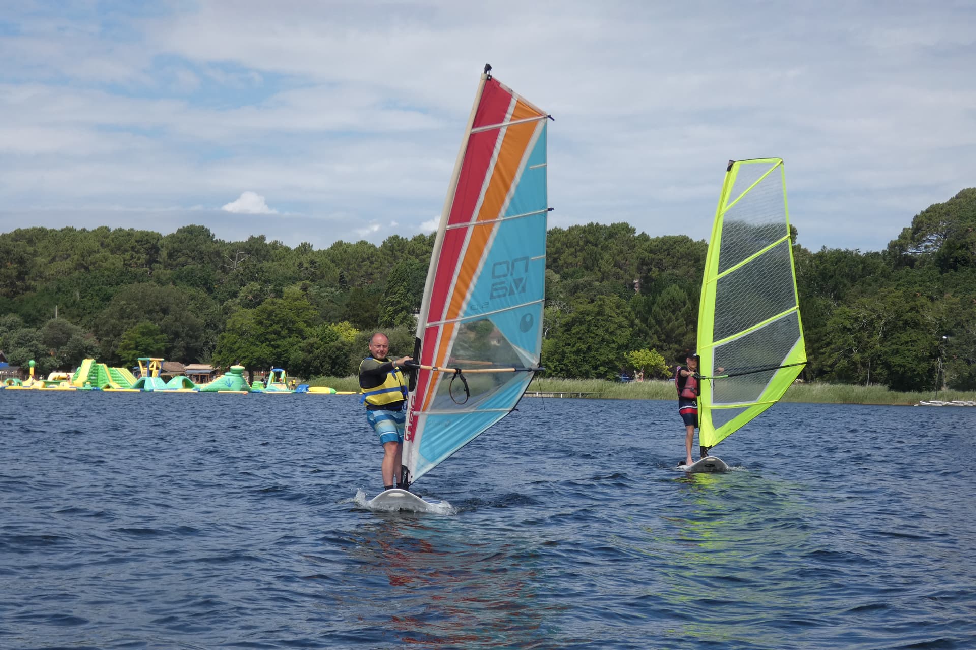 Planche à voile sur le lac de Lacanau