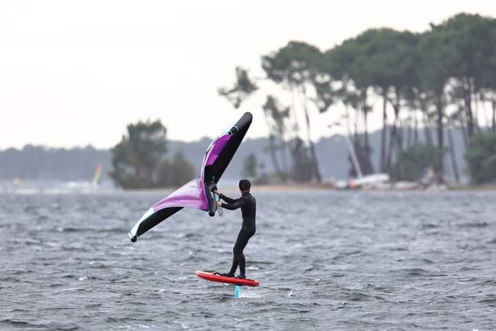 Wing Foil sur le lac de Lacanau